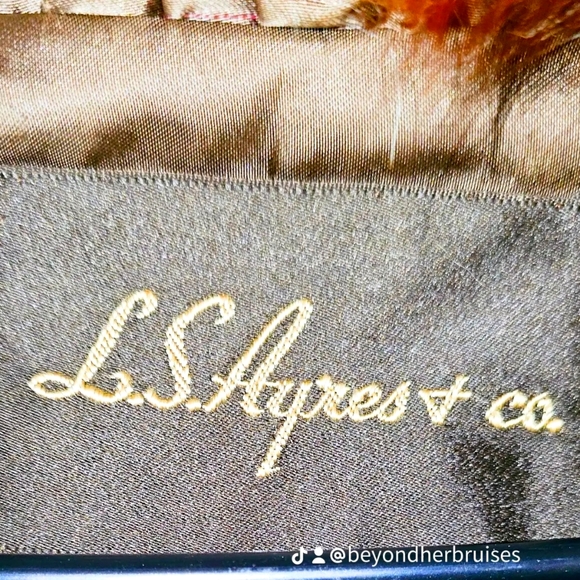 Elevate Your Style with Posh Picks' Expert Selections - Picture 10 of 10